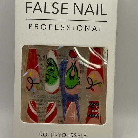 False Nail Professional Grinch Nails - Picture 2 of 3